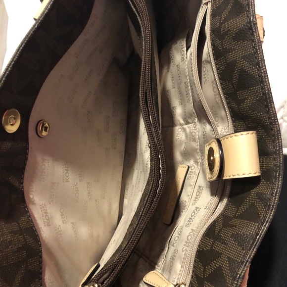 Michael Kors Bag! - Picture 4 of 4